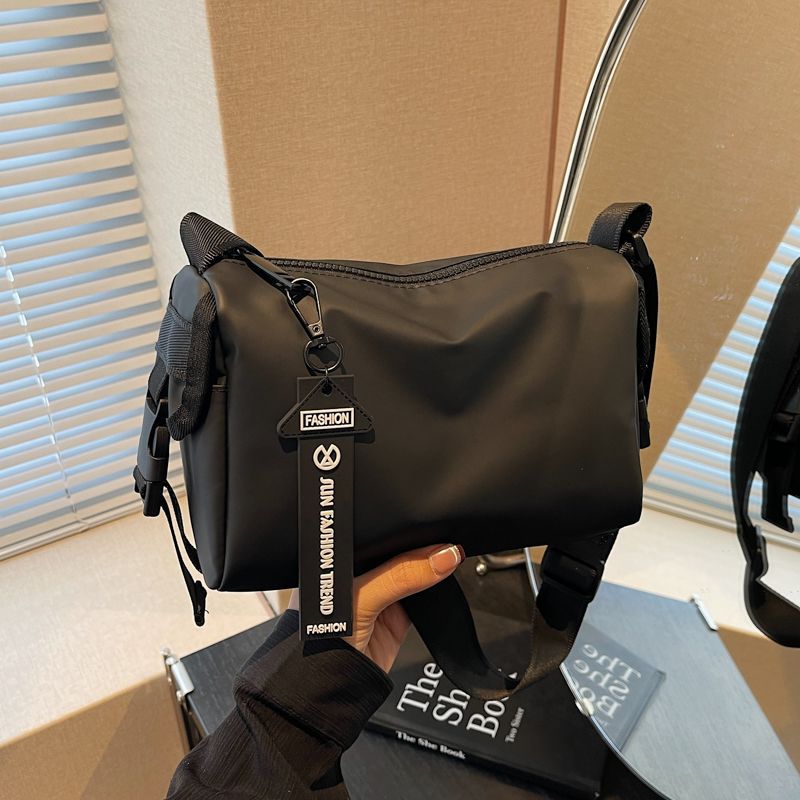 Sleek Multi-Functional Shoulder Bag Bowlift