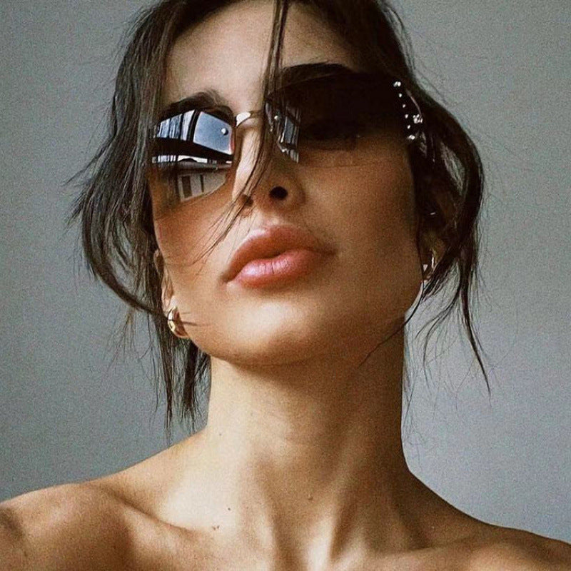 Women's futuristic, sleek Shield sunglasses Bowlift