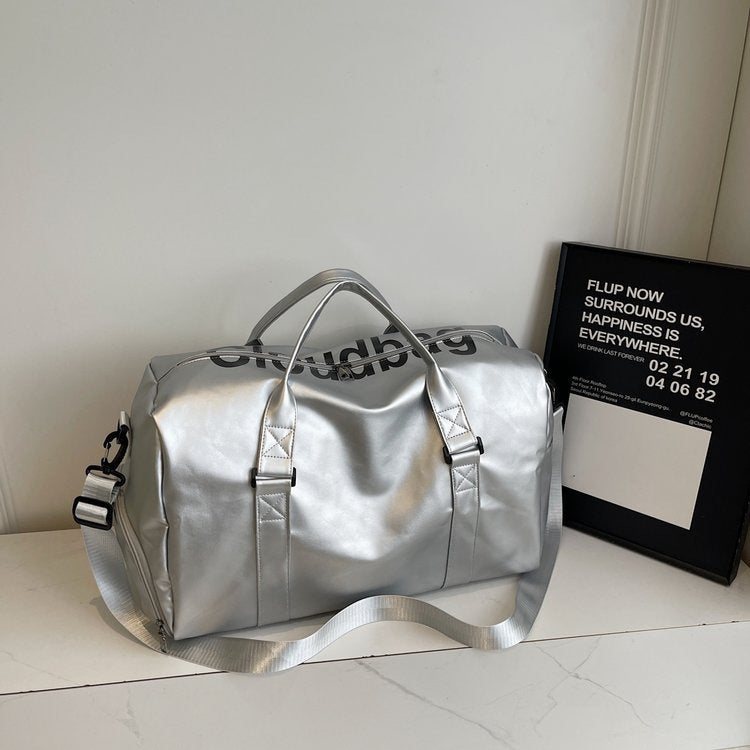 Sporty travel bag with robust design and adjustable shoulder strap Bowlift