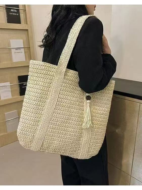 Handbag in Modern Macrame Style Bowlift