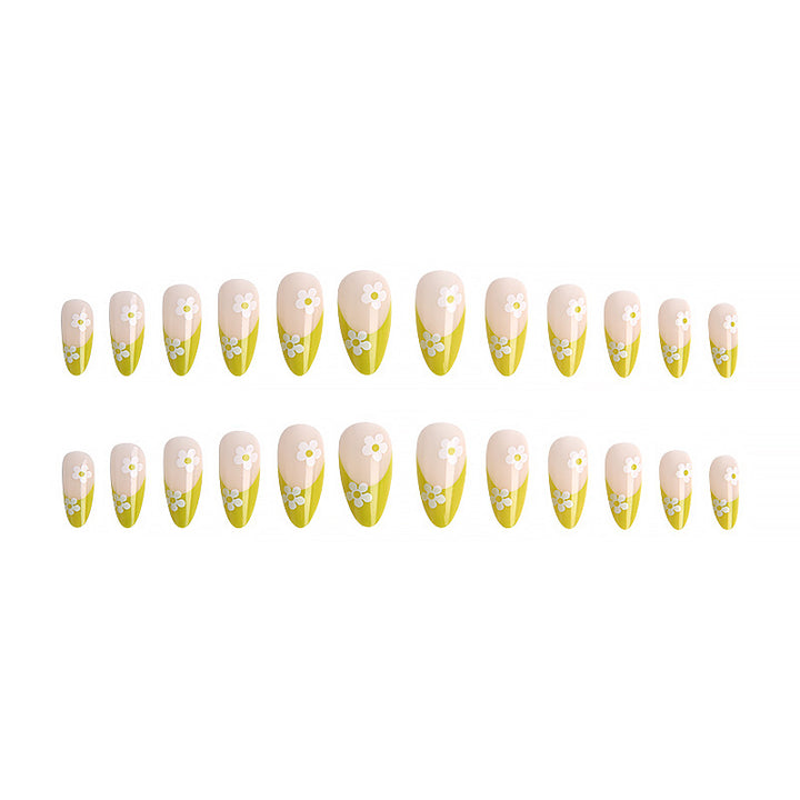 Artistic nails with flower design Bowlift