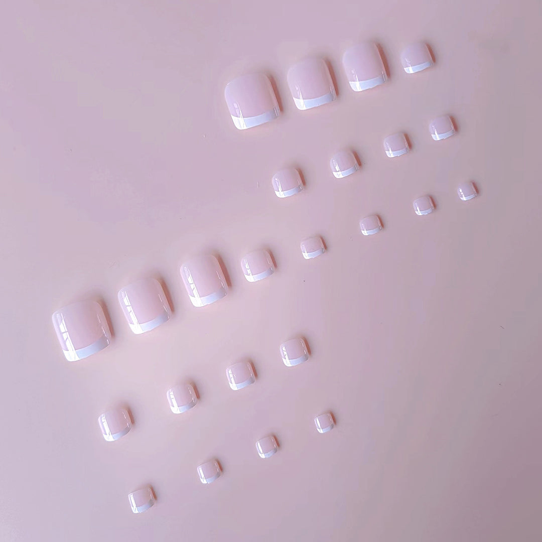 Artificial nail set with elegant French tip design Bowlift