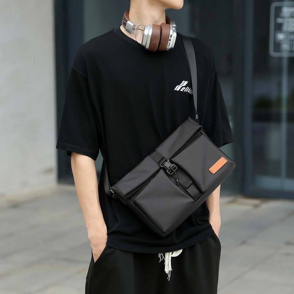 Versatile Waterproof Messenger Bag Bowlift