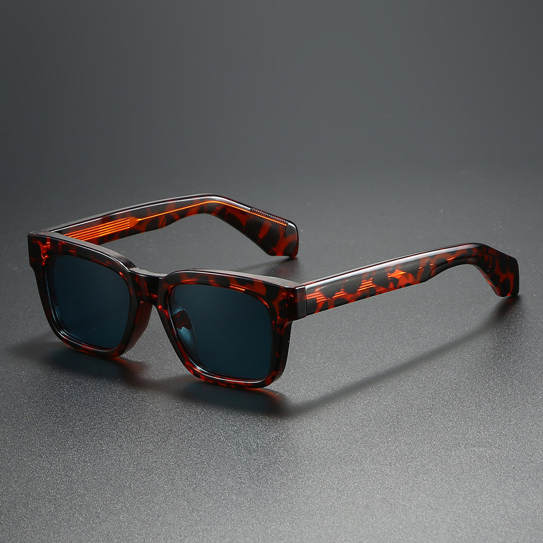 Women's square sunglasses with distinctive tortoiseshell pattern Bowlift