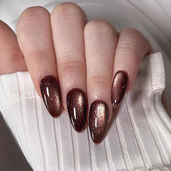Artificial nails with polka dots Bowlift