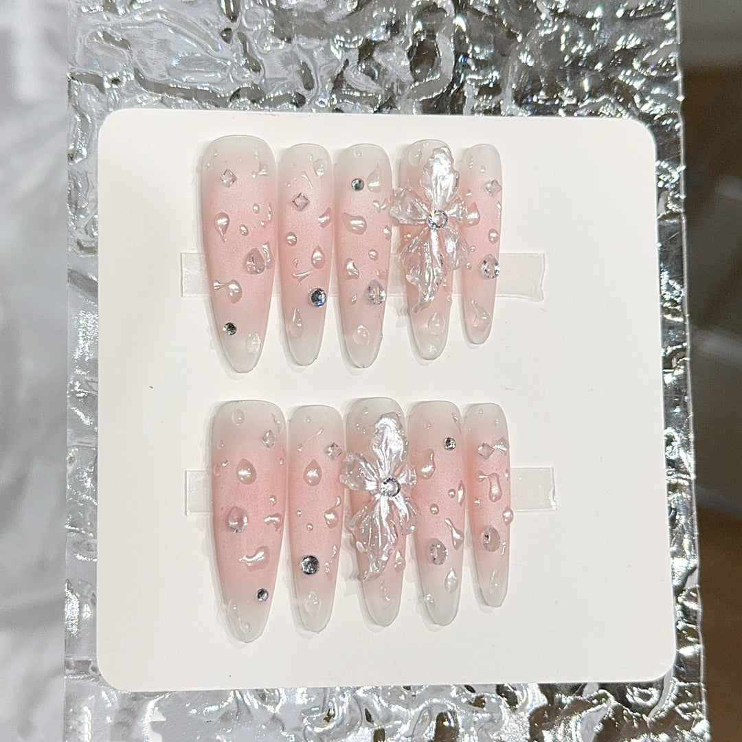 Glamorous artificial nails with sparkling accents Bowlift