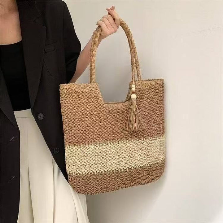 Handbag made of braided natural material with tassel details Bowlift