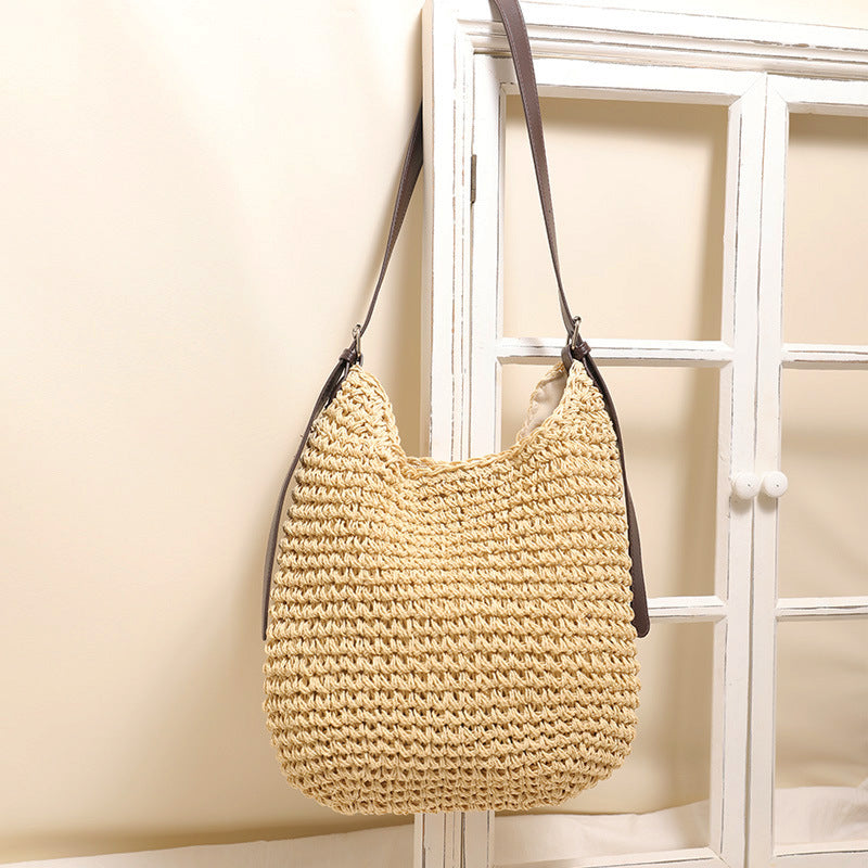 Casual handbag with wide shoulder strap Bowlift