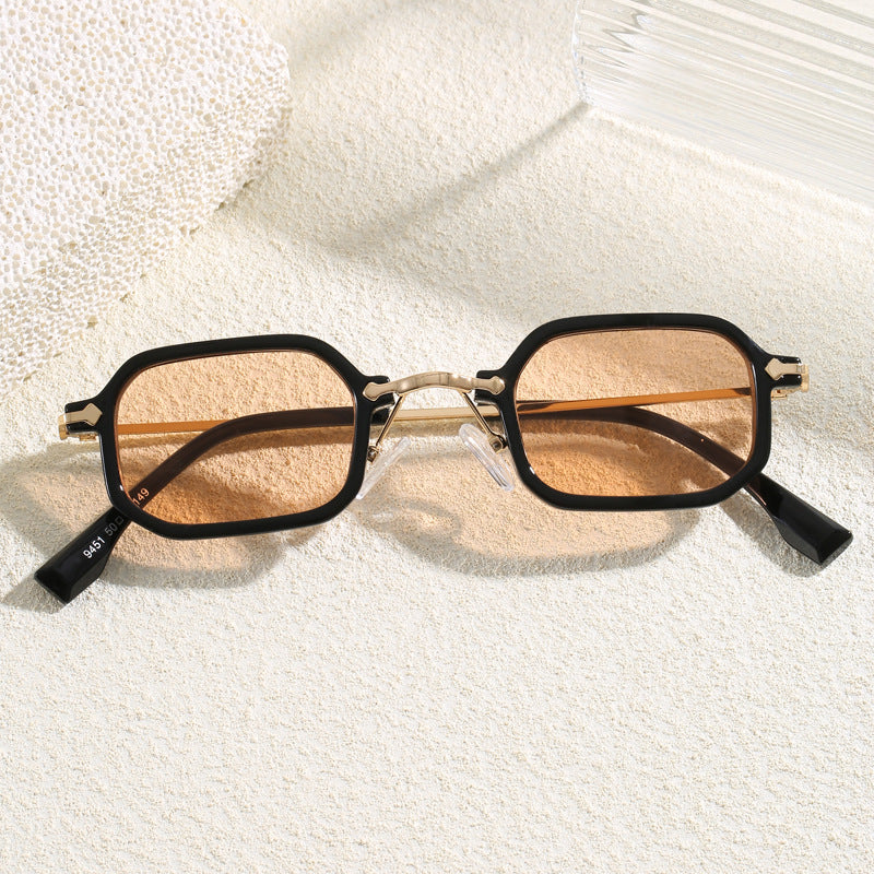 Fashionable Oversized Sunglasses in Modern Design Bowlift
