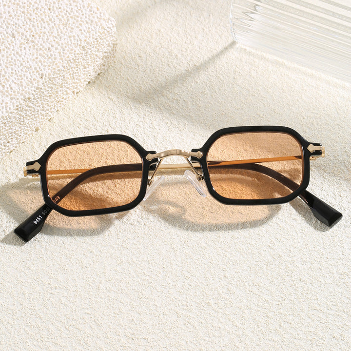 Fashionable Oversized Sunglasses in Modern Design Bowlift