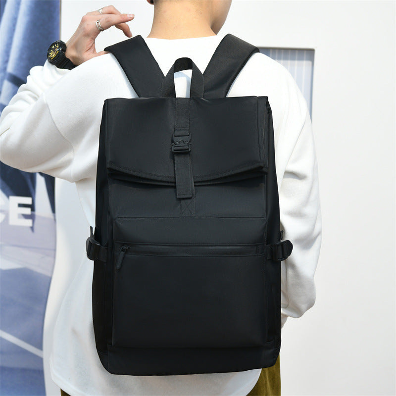 Backpack with Practical Rolltop Closure Bowlift