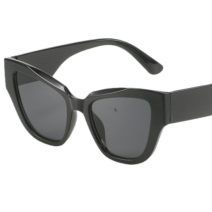Women's Cat Eye Sunglasses with extravagant Leopard Print Bowlift