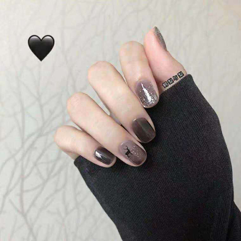 Artful nail extensions with an elegant leaf pattern Bowlift