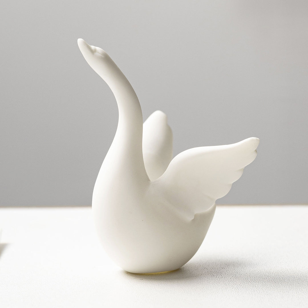 Curved Ceramic Figure Bowlift