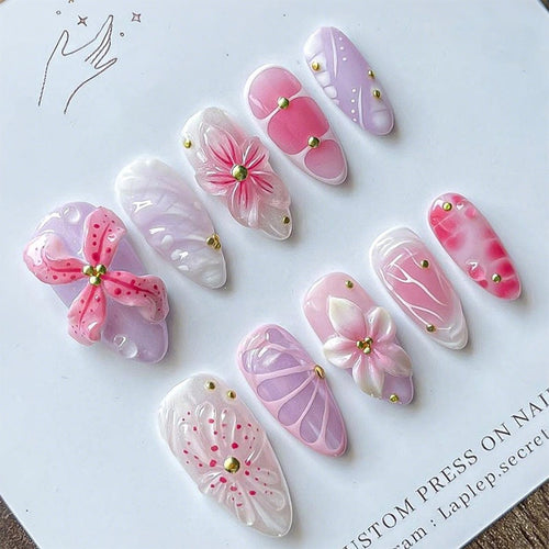 Nail art set with floral and pearl embellished elements Bowlift