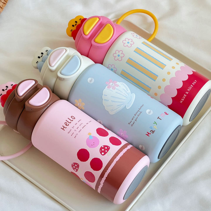 Women's water bottle with innovative lid Bowlift