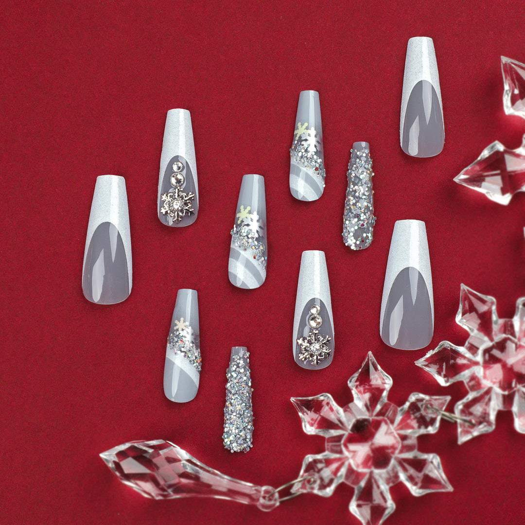 Elegant Artificial Nails with Glitter and Snow Design Bowlift