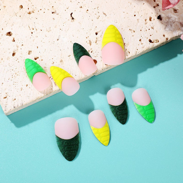 Creative artificial nails with trendy geometric design Bowlift