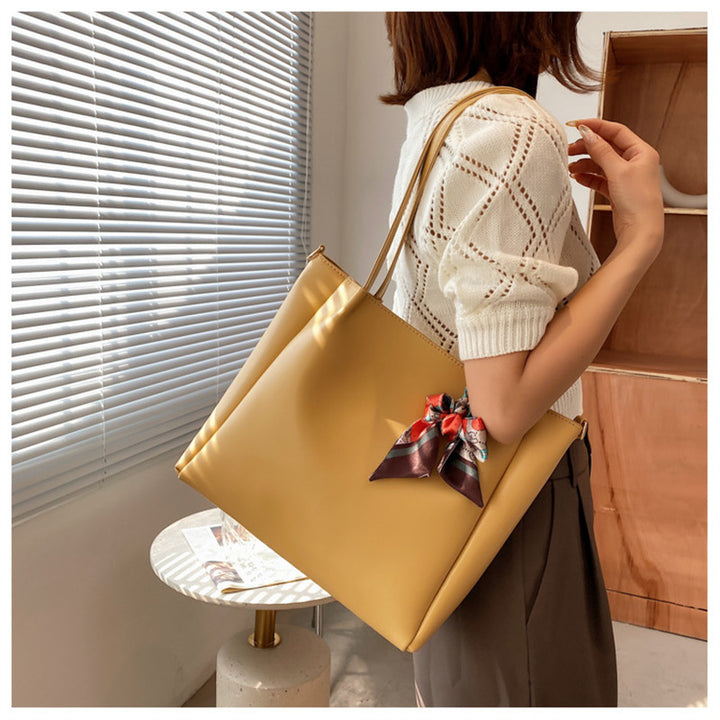 Modern Handbag with Adjustable Shoulder Strap Bowlift