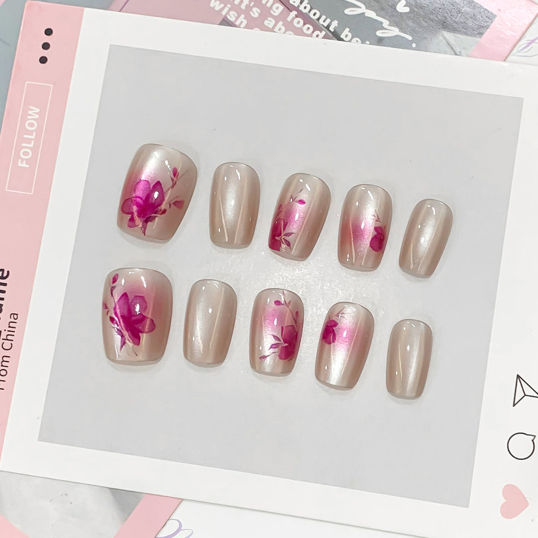 Artificial nail tips with floral accents Bowlift