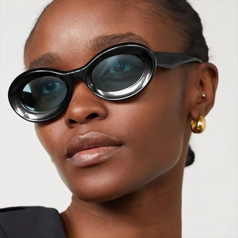 Women's oval sunglasses with modern lenses Bowlift