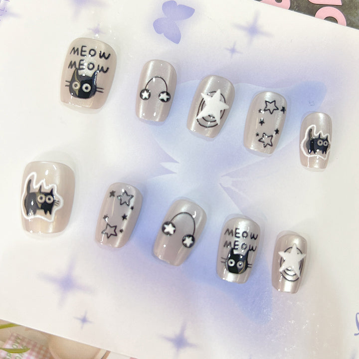 Playful nail art with cat motifs Bowlift
