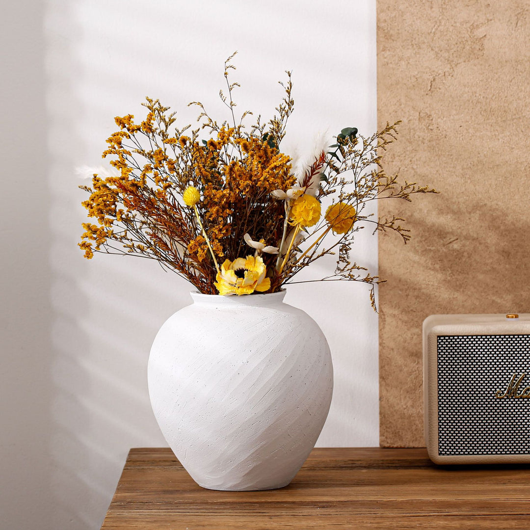 Elegant and timeless decorative vase Bowlift