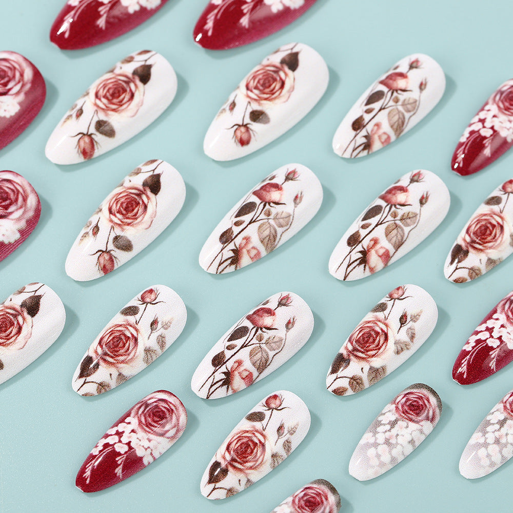 Nail art in elegant rose design Bowlift