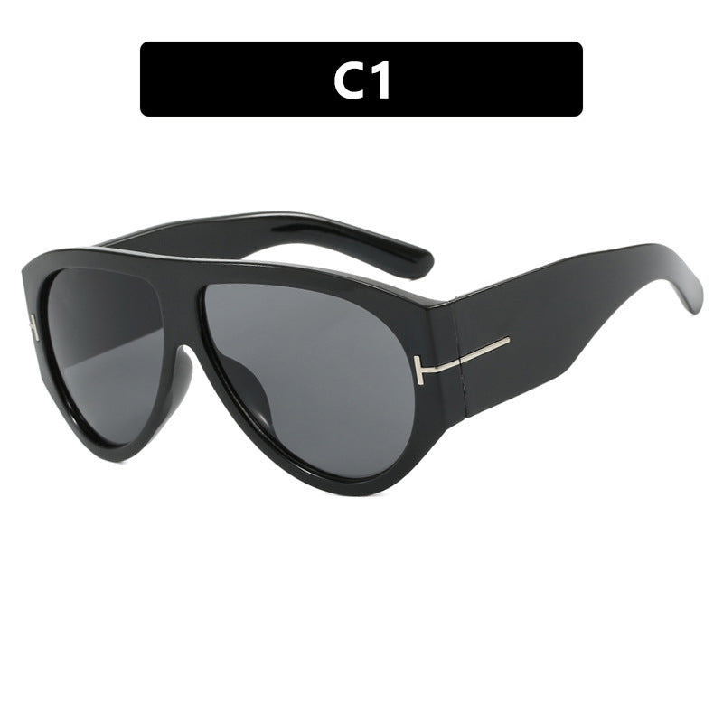 Ladies elegant sunglasses in striking design Bowlift