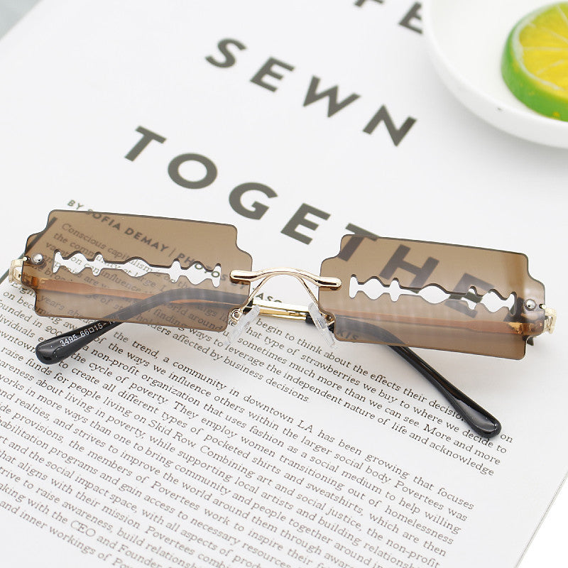 Women's Fashionable Retro Sunglasses in Unique Design Bowlift