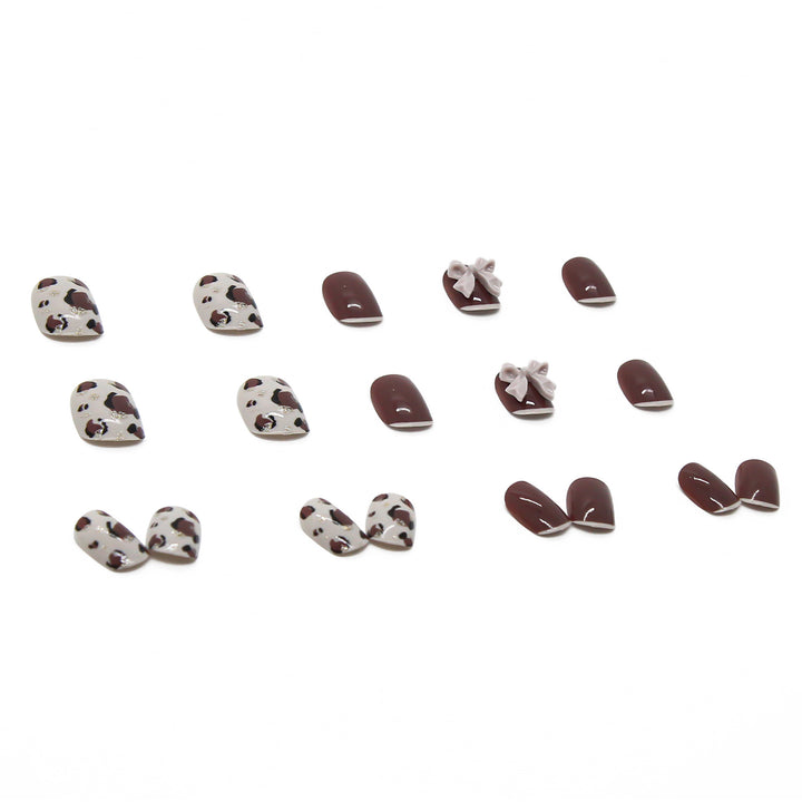Artful nail tips with elegant foil decorations Bowlift