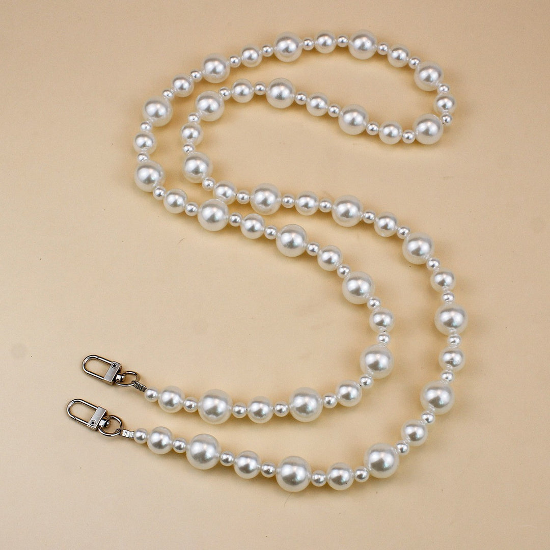 Elegant Beaded Eyewear Chain Bowlift