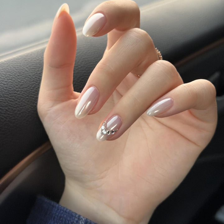 Artificial artificial nails with elegant decorative details Bowlift
