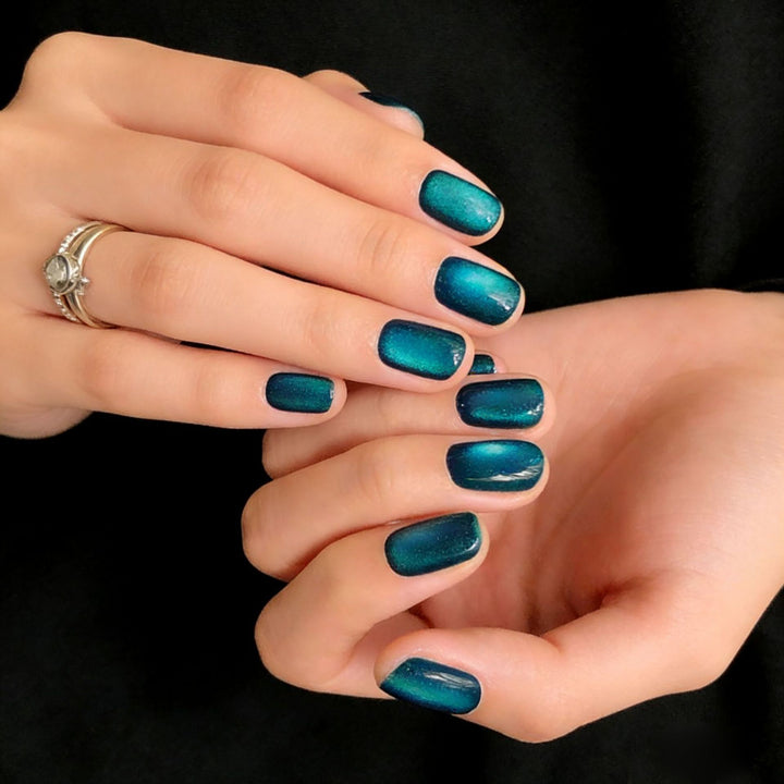 Glamorous Metallic Press-On Nails Bowlift