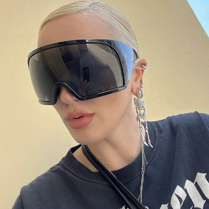 Women sporty sunglasses with aerodynamic design Bowlift