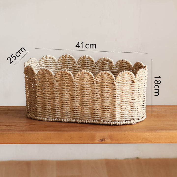 Handcrafted basket with wavy edge Bowlift