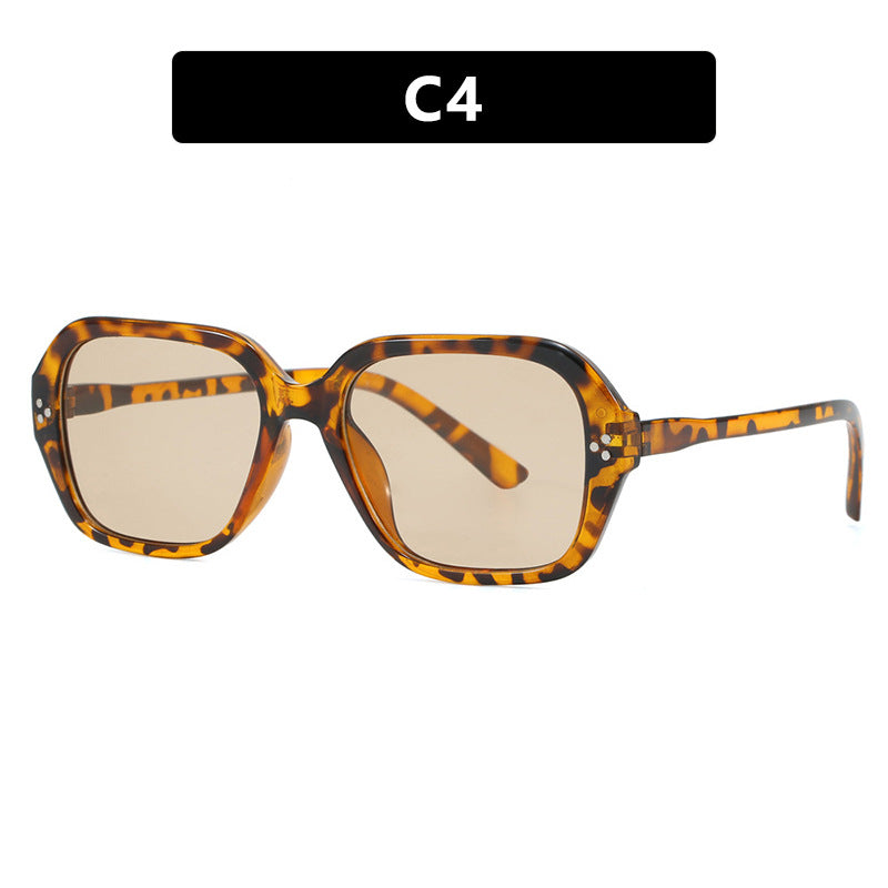 Women stylish sunglasses in trendy geometric design Bowlift