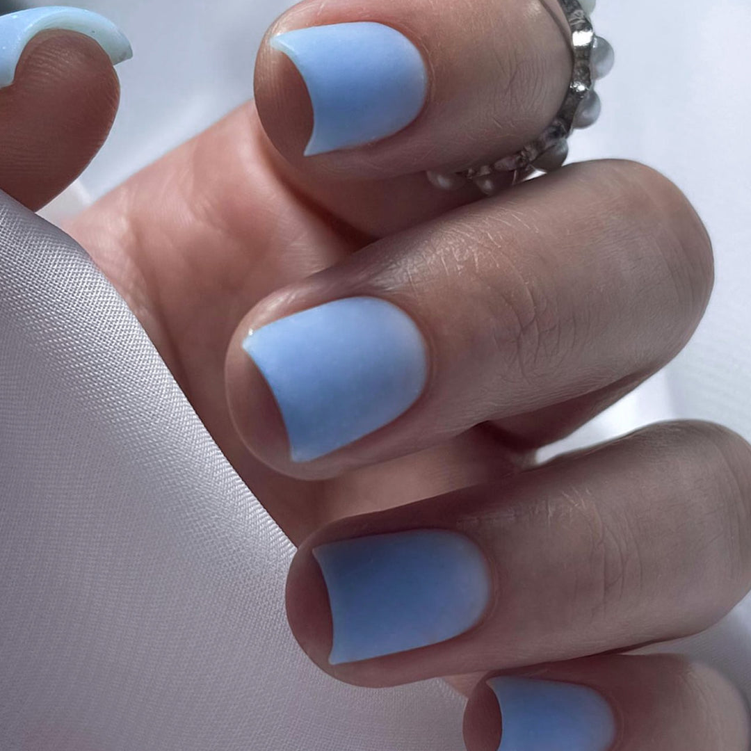 Matt lacquered nail art Bowlift