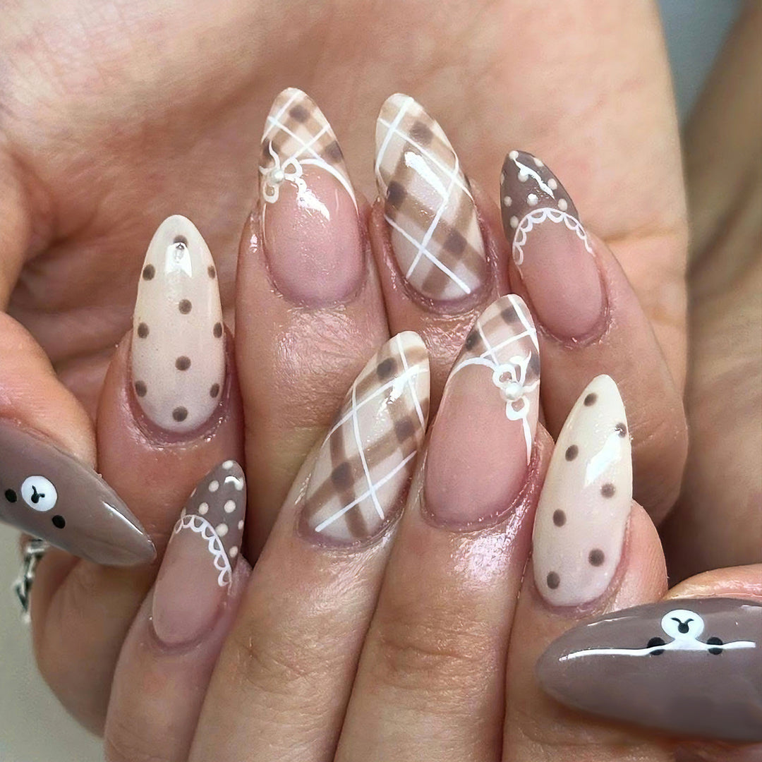 Artificial nail set with elegant rose and gold embellishments Bowlift