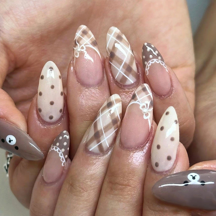 Artificial nail set with elegant rose and gold embellishments Bowlift