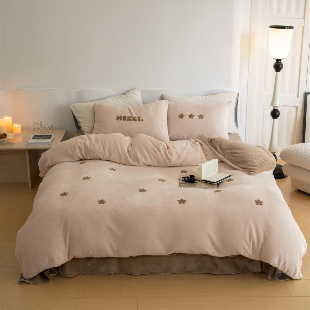 Fluffy bedding set made of microfleece with star application