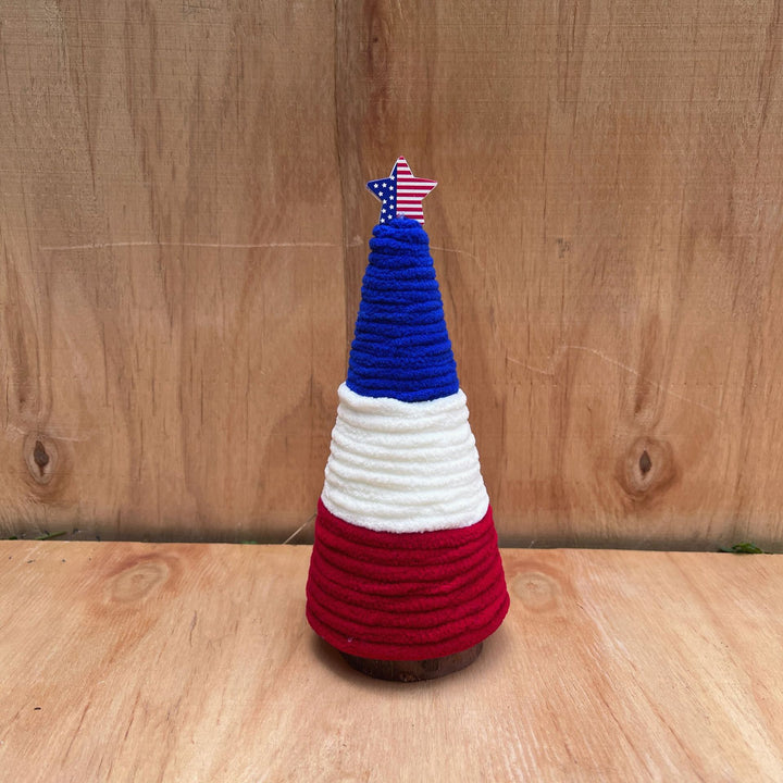 Unisex decorative table figure crocheted tree made of yarn with wooden base and star tip Bowlift