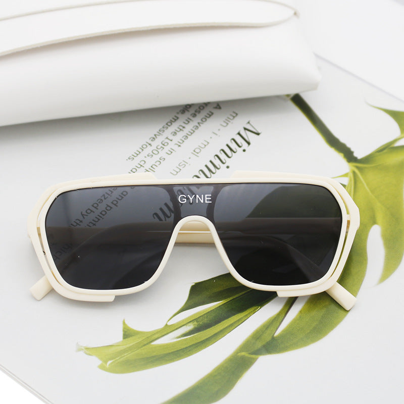 Women's sporty sunglasses with modern design Bowlift