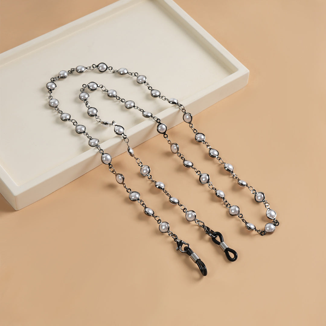 Elegant Pearl-Linked Eyewear Chain Bowlift