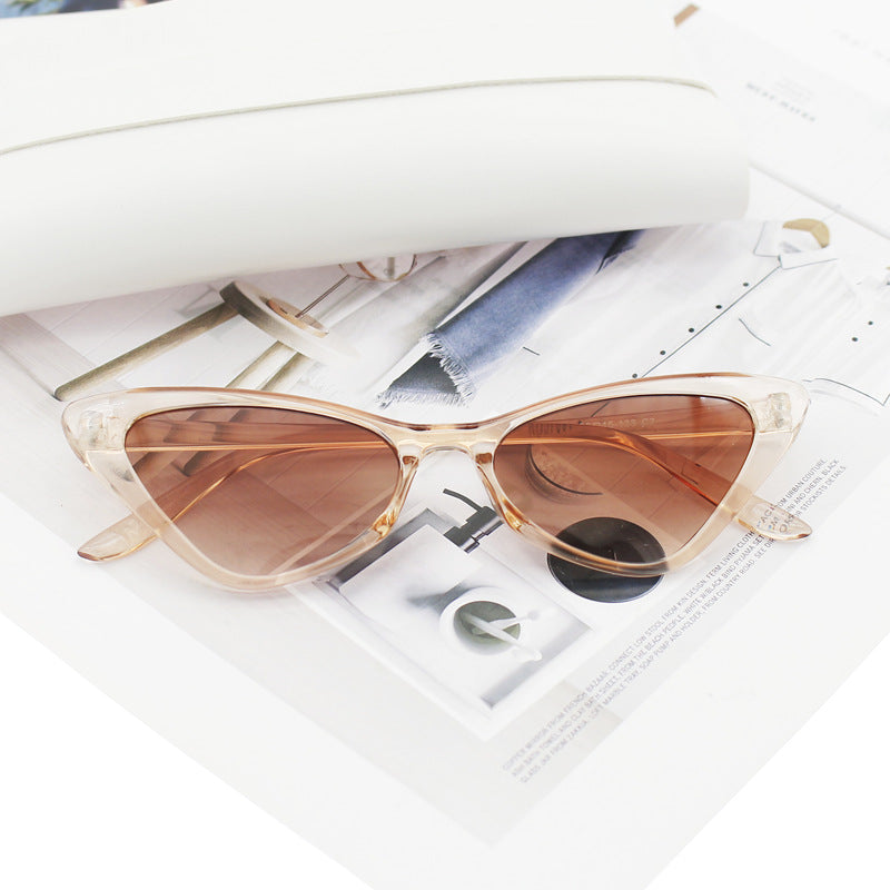 Women's Cat-Eye Sunglasses with Carefully Designed Frame Bowlift