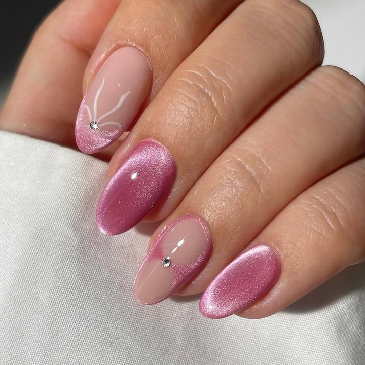 Artificial nail set with delicate glitter and flower design Bowlift