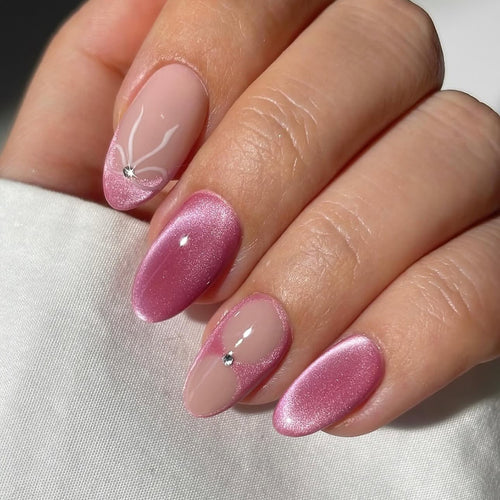 Artificial nail set with delicate glitter and flower design Bowlift