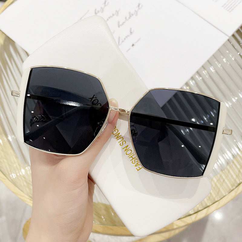 Women's Geometric Sunglasses with Luxurious Metal Frame Bowlift