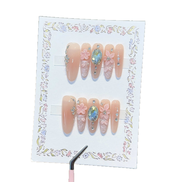 Artificial artificial nails with floral decorations and glitter details Bowlift