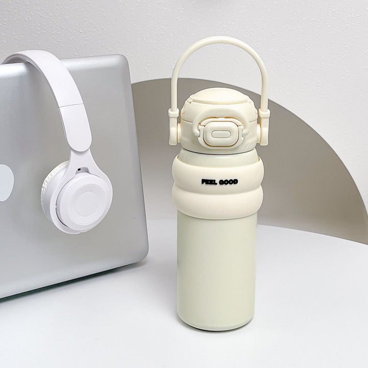 Insulated drinking bottle with innovative closure mechanism Bowlift